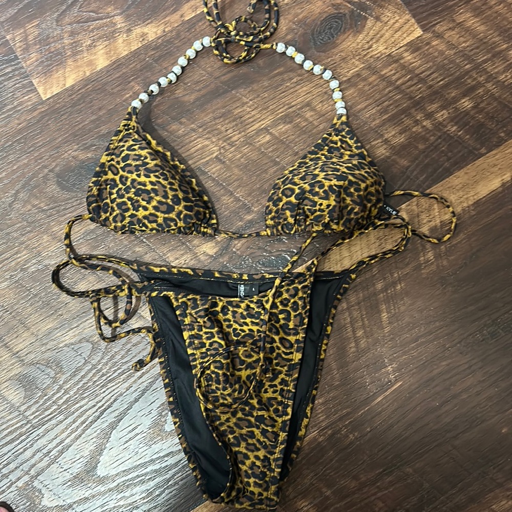 Kendall and Kylie bikini set